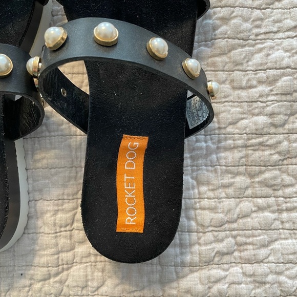 Rocket Dog | Women’s Black Pearl Studded Slip On Sandals Size 7.5 - Picture 2 of 5